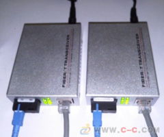 百兆外置單模單纖收發(fā)器 QS-20SM-SF 性能穩(wěn)定，傳輸無憂